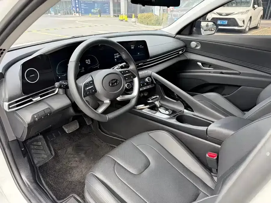 Used Hyundai Elantra 2022 1.5L CVT LUX Premium Edition