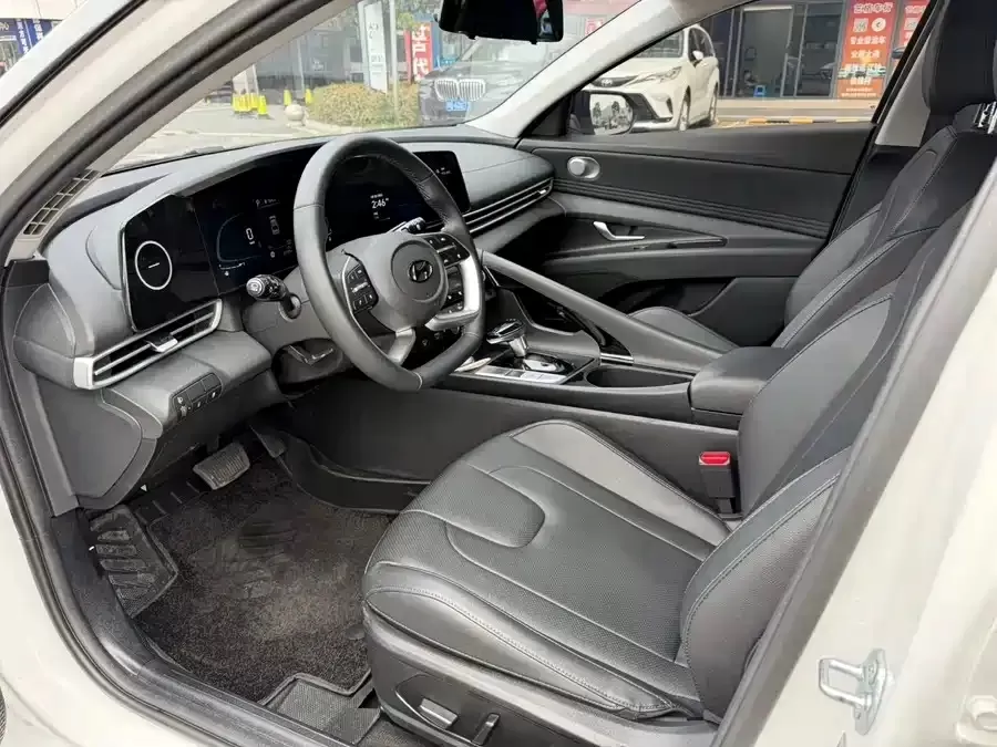 Used Hyundai Elantra 2022 1.5L CVT LUX Premium Edition