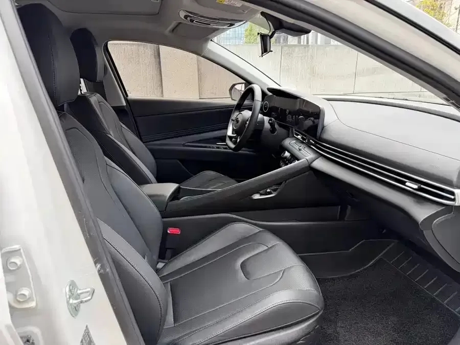Used Hyundai Elantra 2022 1.5L CVT LUX Premium Edition